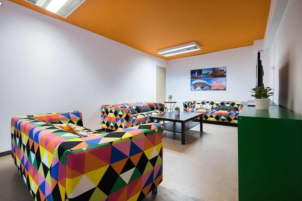 Hostel Arc House